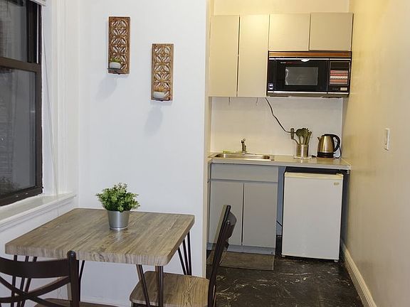 5th image of 235 E 43rd St APT 10