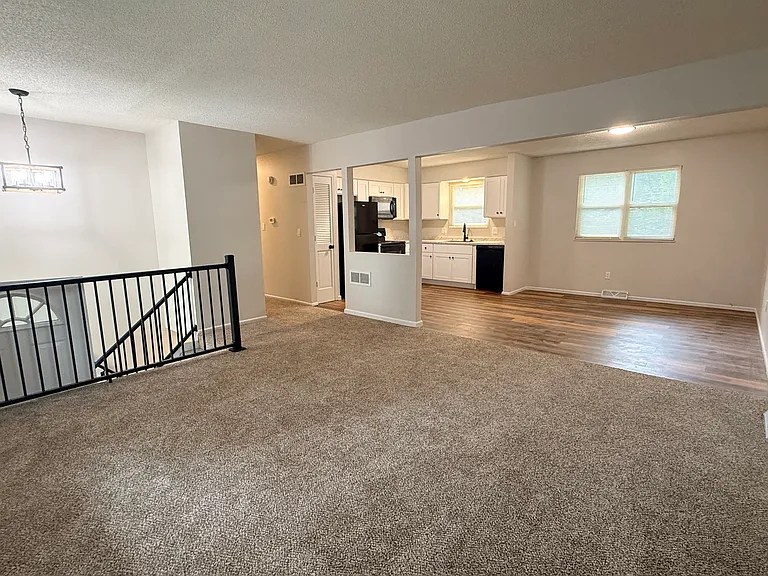 2520 NW Kingsridge Dr — Photo 3
