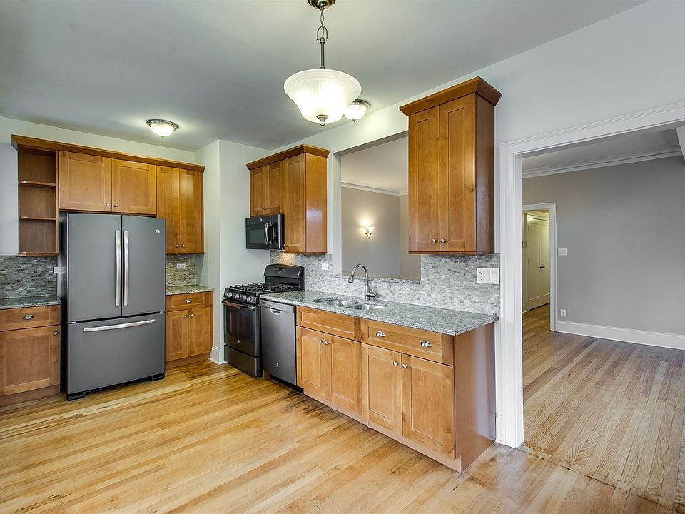 2735 N. Francisco Kitchen 1