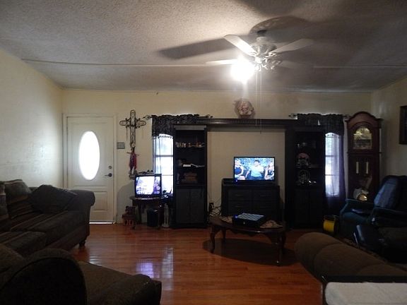 4th image of 1305 Glenn St