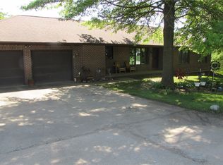 1466 Lake Dr, Knoxville, IA 50138