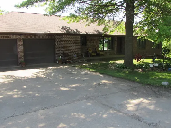 1466 Lake Dr, Knoxville, IA 50138