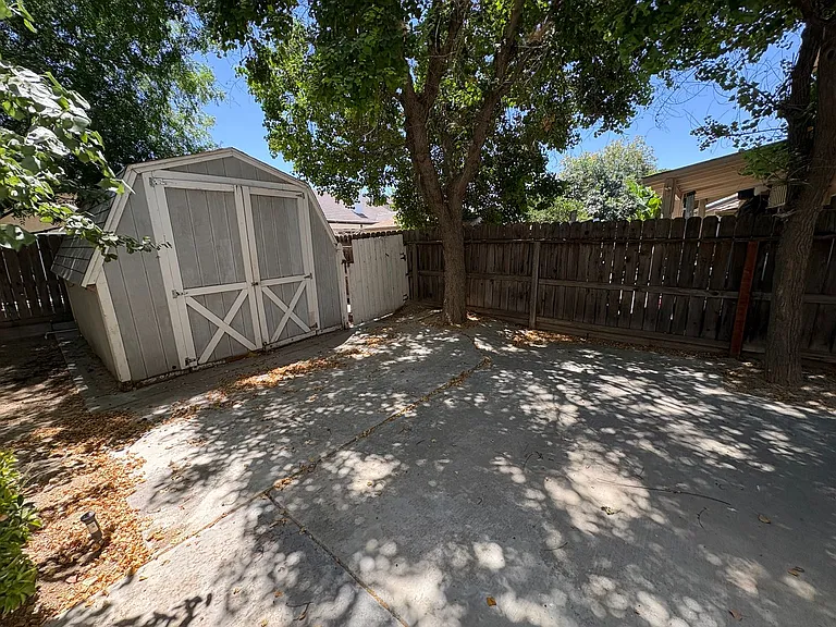 703 W Russell Ave — Photo 45