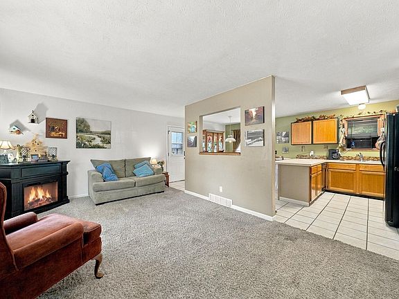 3rd image of 1823 Pine Ln