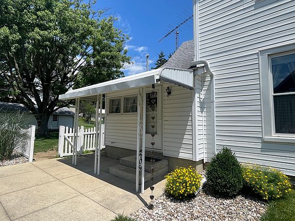 5th image of 602 E Main St