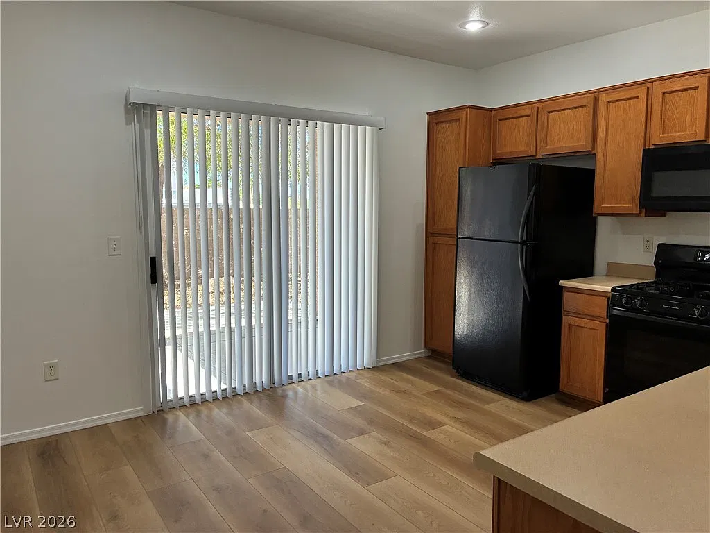 2 bed, 1.5 bath, 1096 sqft, $1,916 — Photo 4