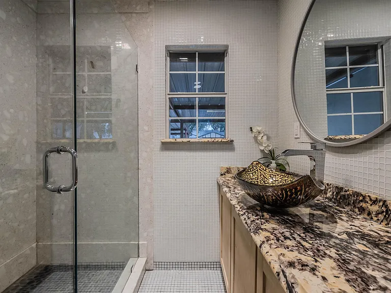 3126 Carlson Dr — Photo 8