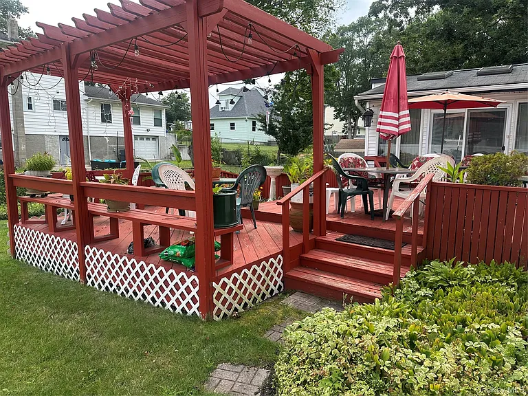 308 Essex St — Photo 15