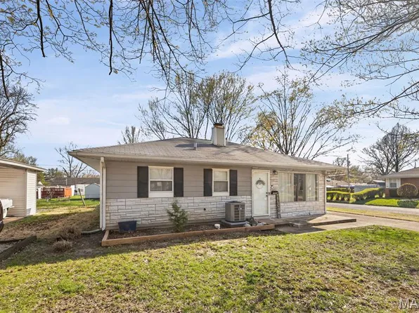 4008 S Park Dr, Belleville, IL 62226