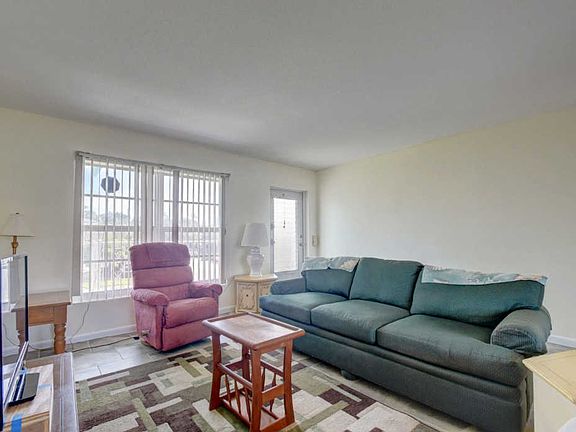 5th image of 219 Lakeview Ave APT 206