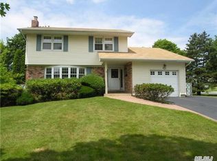 72 Carnegie Dr, Smithtown, NY 11787