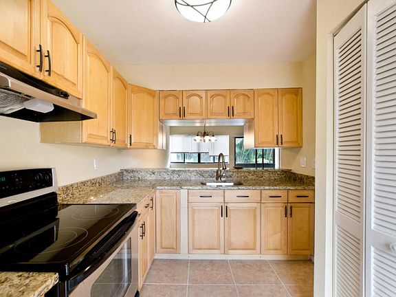 3rd image of 3547 Tamarack Trl