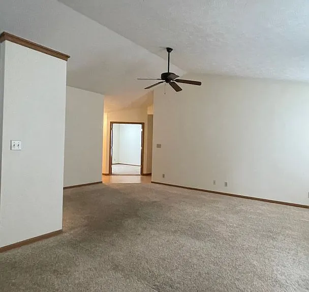 205 S Furlong Dr — Photo 4