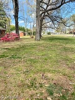 2nd image of 708 Lakedale Rd
