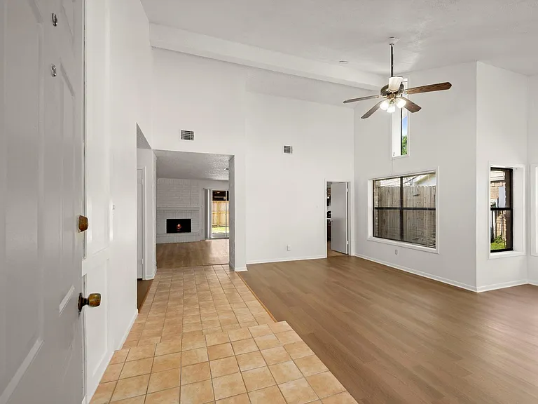 7415 Creekfield Dr — Photo 7
