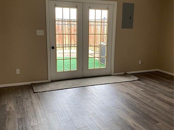 4th image of 1724 Queenswood Dr APT 16