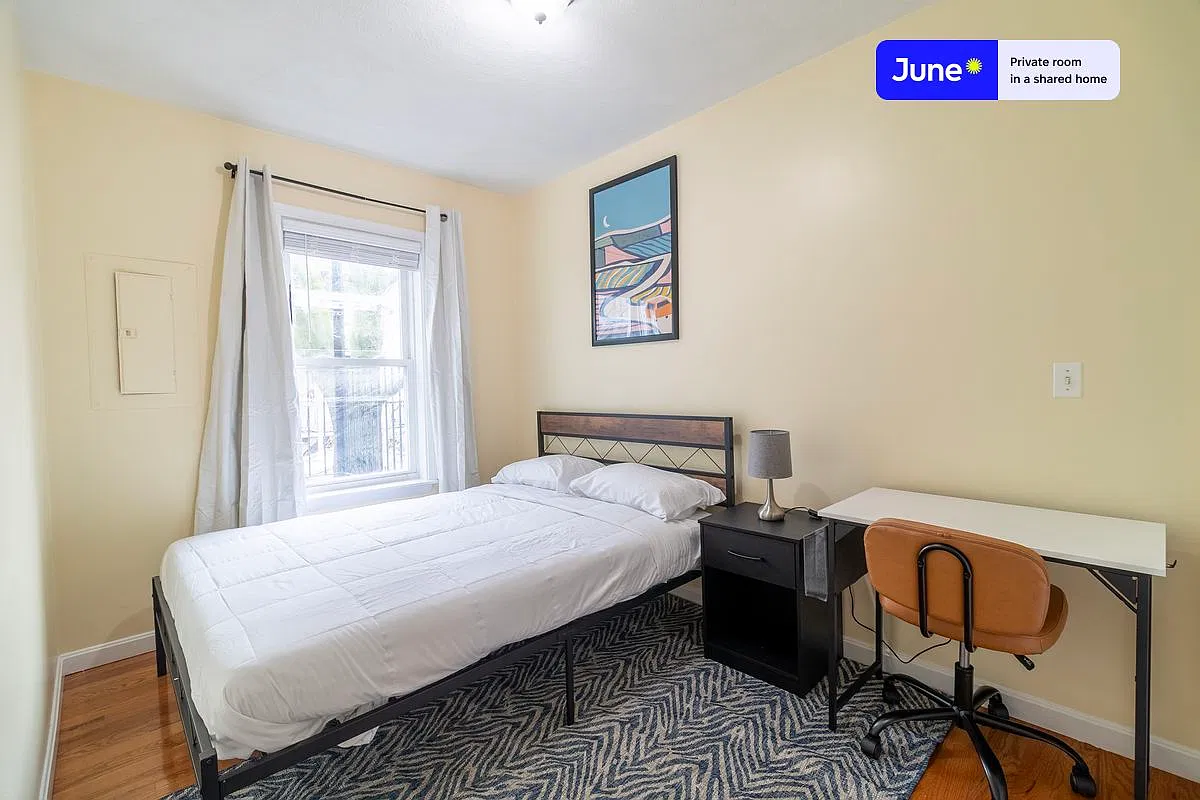 277 Paris St — Photo 1