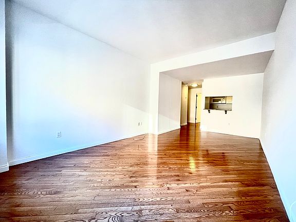 3rd image of 401 W 22nd St APT 6B