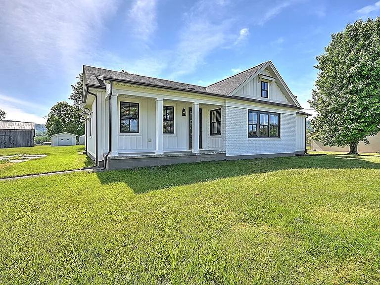 403 Silver Lake Rd — Photo 5