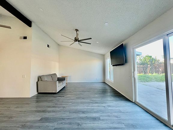 3rd image of 906 Arroyo Vista Dr