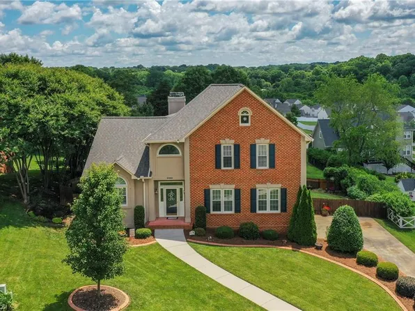 3445 Willow Wind Dr, Pfafftown, NC 27040