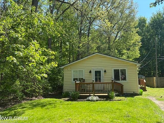 1st image of 9083 Island Dr