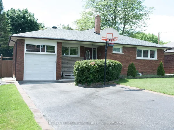 16 Shaunavon Heights Cres, Toronto, ON M3A 2P4