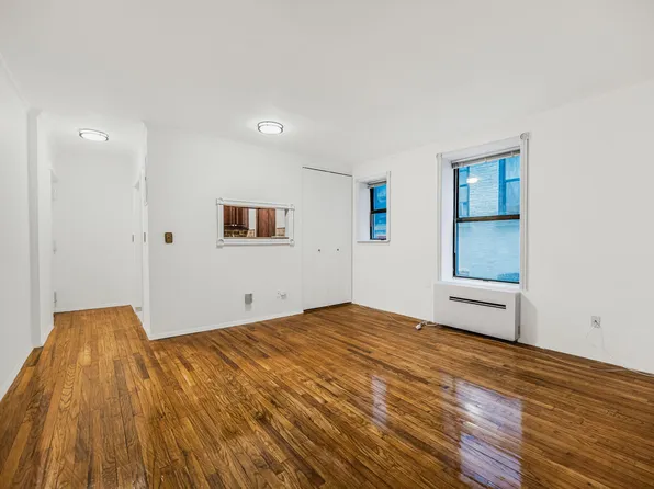 4 West 109th Street image 3 of 15