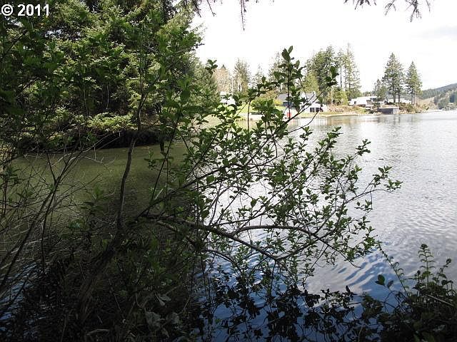 2nd image of 2100 NE Lake Dr