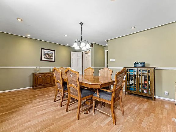 4th image of 225 Monitor St