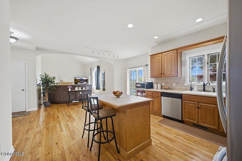 4th image of 5 Edinburgh Drive