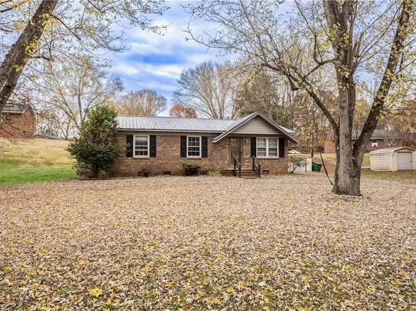 135 Williams St, Boonville, NC 27011