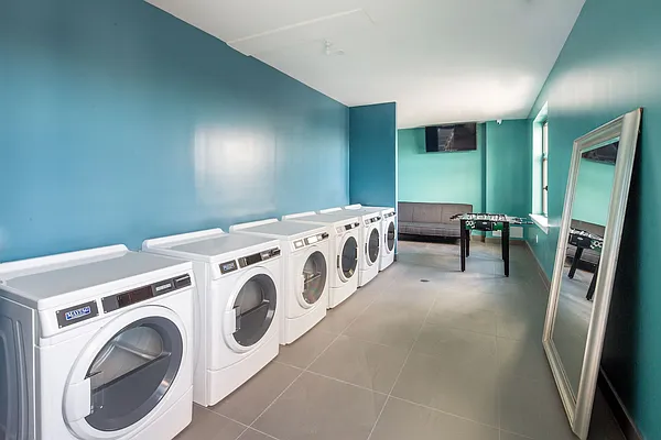 Rented by Bold New York | media 112