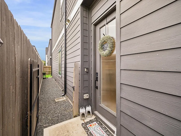 2625 Paul Quinn St #B — Photo 3