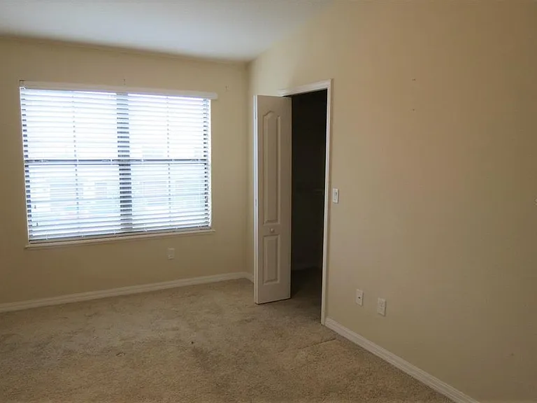 5431 Windsor Lake Cir — Photo 11