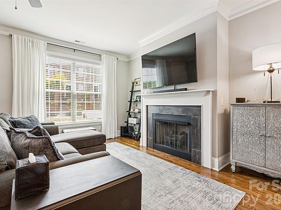 4th image of 419 Beacon St NW