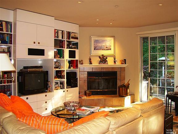 5th image of 833 Marin Dr