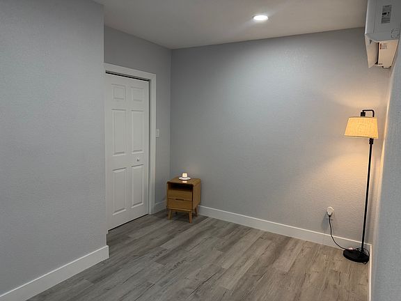 5th image of 5092 Elwood Rd #2