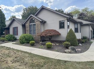 986 S Azalea Blvd, Barberton, OH 44203