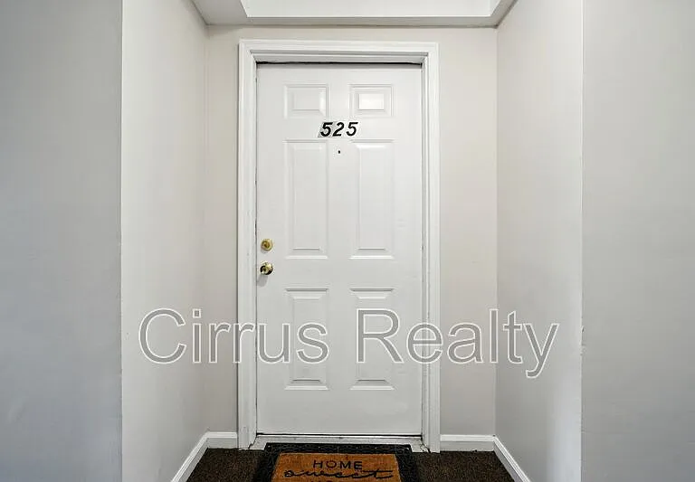 525 Columbia St — Photo 4