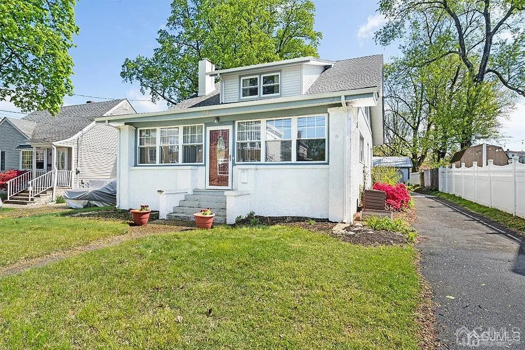 235 New Market Rd photo 1