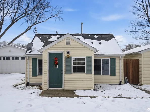 1015 7th St, Colona, IL 61241