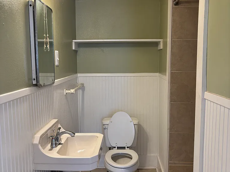 301 Estelle St — Photo 14