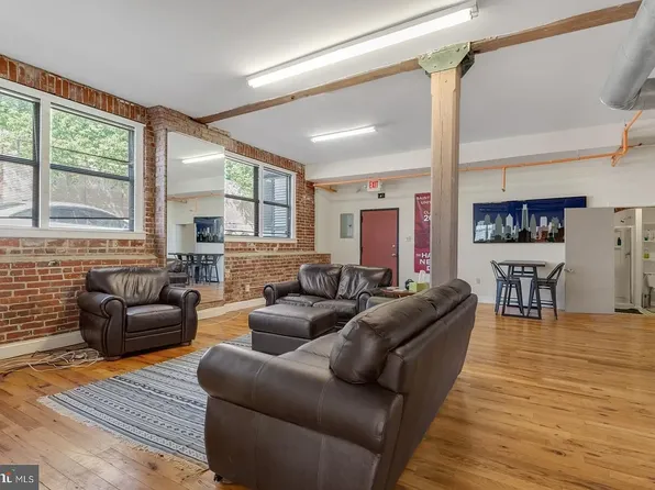 200 Krams Ave APT 2-3, Philadelphia, PA 19127