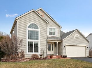 2075 Corinne Rd, Aurora, IL 60506