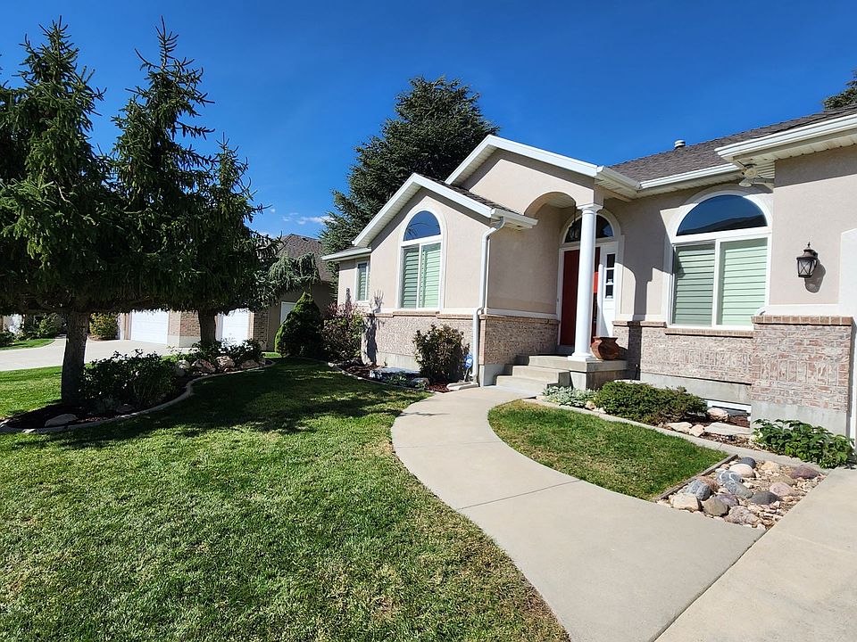 1st image of 575 E Rocky Knoll Ln