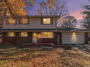 5840 Ormond Rd, White Lake, MI 48383