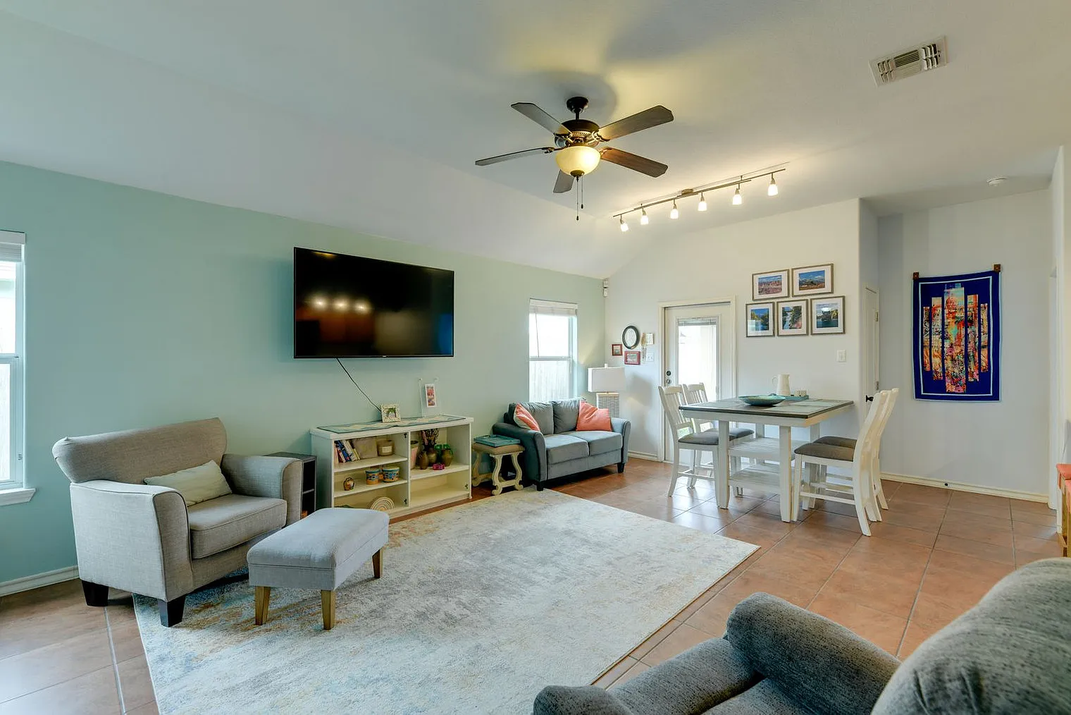 3 bed, 2.0 bath, 1399 sqft, $3,340 — Photo 4