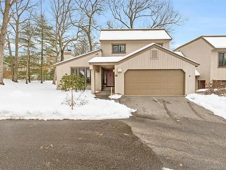 7 Redwood Ln — Photo 1