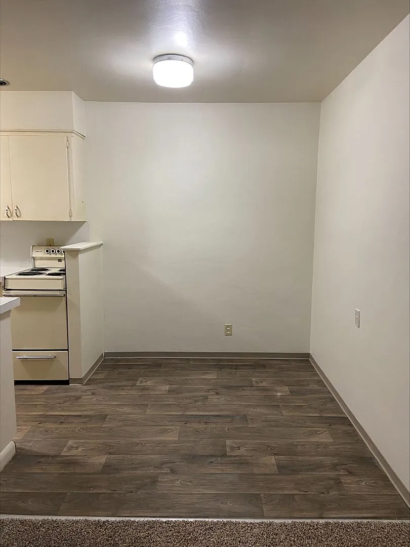 King Apartments — Photo 3